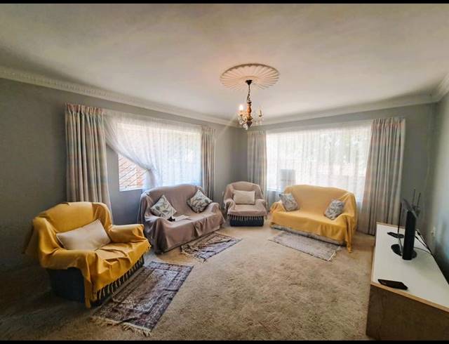 3 BEDROOM HOUSE FOR SALE IN HEUWELOORD